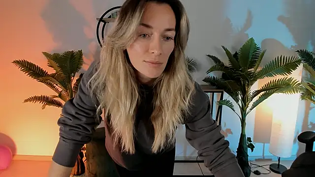Snapshot of RebeccaMartinez chatting on December 2024 12:28:02 PM RebeccaMartinez online show from December 2024 12:28:02 PM