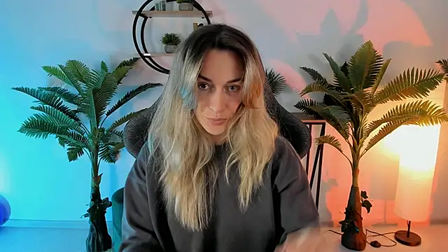 Snapshot of RebeccaMartinez chatting on December 2024 05:23:02 AM RebeccaMartinez online show from December 2024 05:23:02 AM