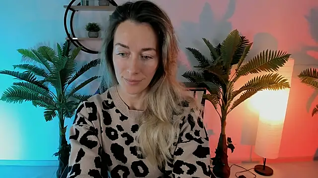 Snapshot of RebeccaMartinez chatting on December 2024 05:23:01 AM RebeccaMartinez online show from December 2024 05:23:01 AM