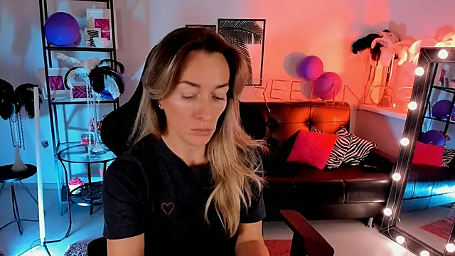 Snapshot of RebeccaMartinez chatting on December 2024 07:49:02 AM RebeccaMartinez online show from December 2024 07:49:02 AM