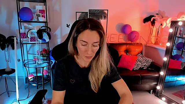 Snapshot of RebeccaMartinez chatting on December 2024 10:53:02 AM RebeccaMartinez online show from December 2024 10:53:02 AM