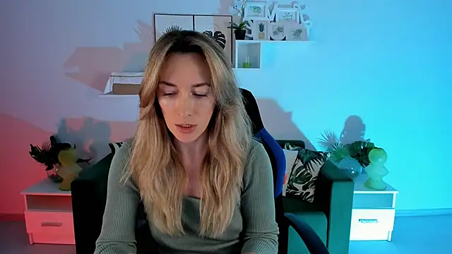 Snapshot of RebeccaMartinez chatting on February 2025 05:42:02 AM RebeccaMartinez online show from February 2025 05:42:02 AM