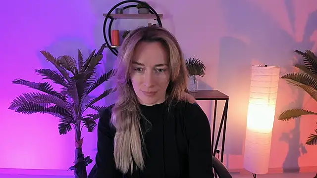 Snapshot of RebeccaMartinez chatting on February 2025 08:50:01 AM RebeccaMartinez online show from February 2025 08:50:01 AM