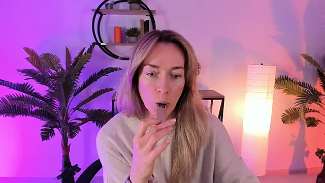 Snapshot of RebeccaMartinez chatting on February 2025 08:22:02 AM RebeccaMartinez online show from February 2025 08:22:02 AM
