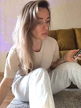 Snapshot of RebeccaMartinez chatting on March 2025 11:06:02 AM RebeccaMartinez online show from March 2025 11:06:02 AM