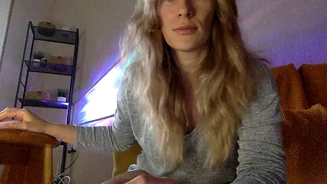 Snapshot of RebeccaMartinez chatting on March 2025 01:51:01 PM RebeccaMartinez online show from March 2025 01:51:01 PM