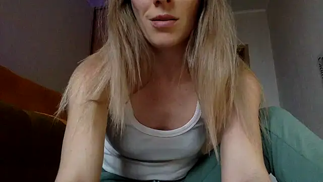 Snapshot of RebeccaMartinez chatting on March 2025 05:34:01 AM RebeccaMartinez online show from March 2025 05:34:01 AM