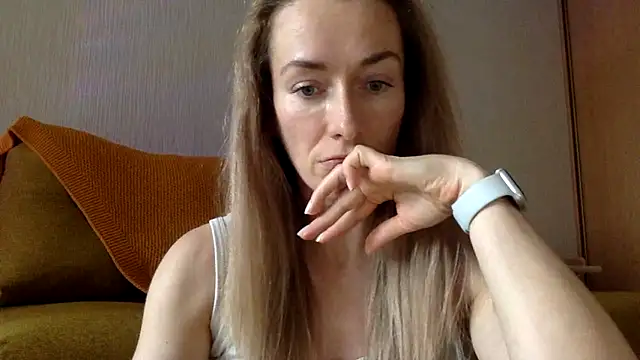 Snapshot of RebeccaMartinez chatting on March 2025 08:40:01 AM RebeccaMartinez online show from March 2025 08:40:01 AM