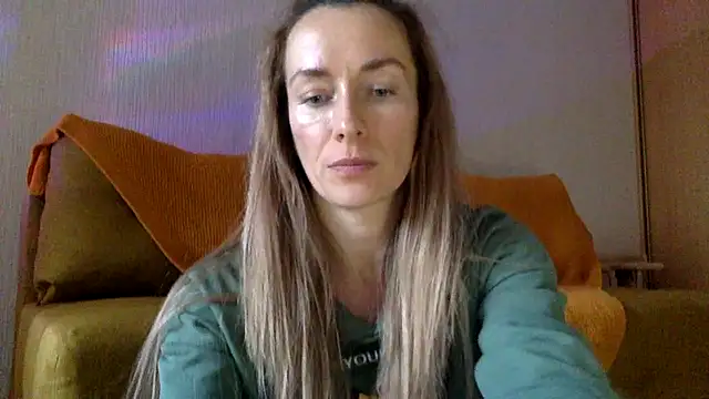 Snapshot of RebeccaMartinez chatting on March 2025 01:18:02 PM RebeccaMartinez online show from March 2025 01:18:02 PM