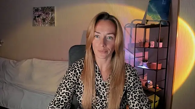 Snapshot of RebeccaMartinez chatting on September 2025 07:56:02 AM RebeccaMartinez online show from September 2025 07:56:02 AM