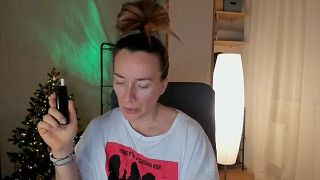 RebeccaMartinez online show from December 2025 12:35:02 PM