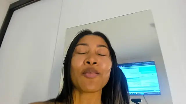 Snapshot of rachel_evansxx chatting on February 2025 09:02:01 PM rachel evansxx online show from February 2025 09:02:01 PM