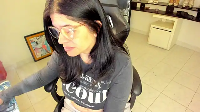 BellaFlaming online show from April 2026 10:43:02 AM