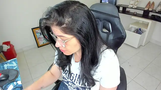 BellaFlaming online show from May 2026 10:44:02 AM