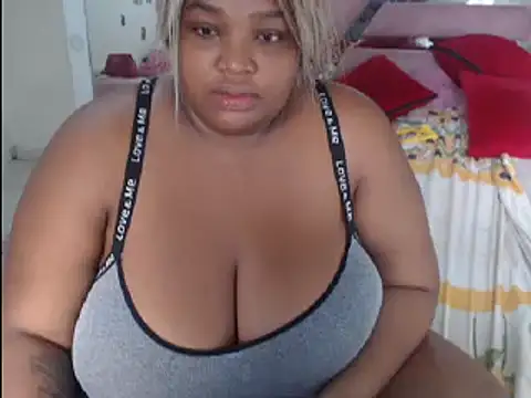 Snapshot of chocolatehot04 chatting on December 2024 01:28:02 PM chocolatehot04 online show from December 2024 01:28:02 PM