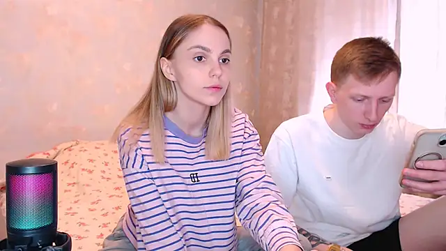 juliaanddima online show from May 2026 07:03:01 AM