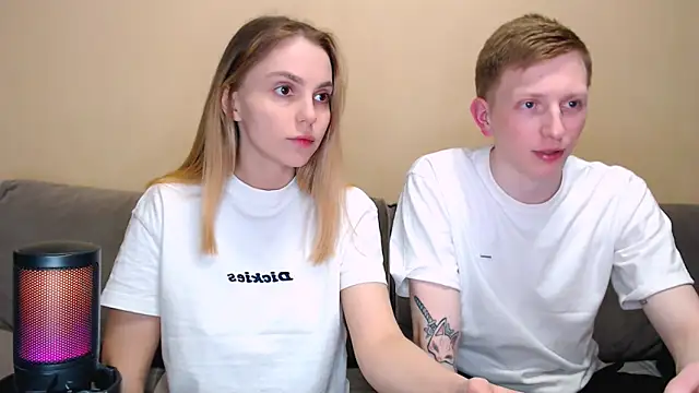 juliaanddima online show from May 2026 09:53:01 PM