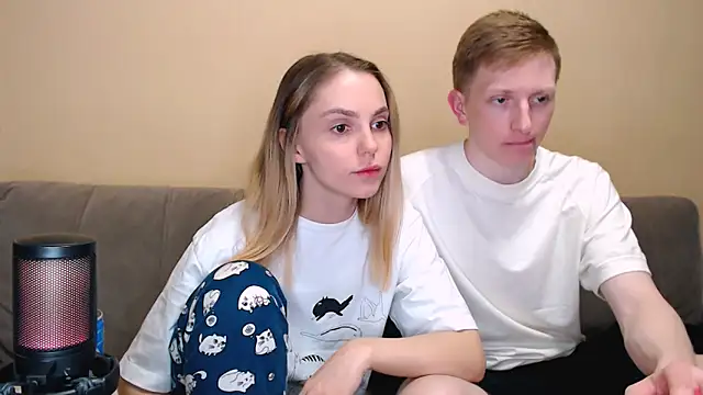 juliaanddima online show from May 2026 10:26:02 PM