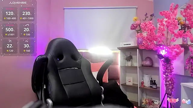 mia thompsonn  online show from October 2025 01:52:01 PM