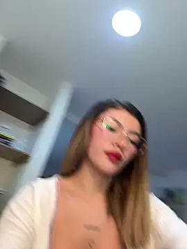 Snapshot of Your_Honeey chatting on October 2025 09:15:01 PM Your Honeey online show from October 2025 09:15:01 PM