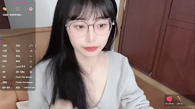 4uoki online show from May 2026 03:39:02 PM