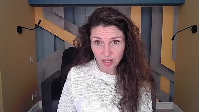 Snapshot of EllaLong chatting on September 2025 11:37:01 AM EllaLong online show from September 2025 11:37:01 AM