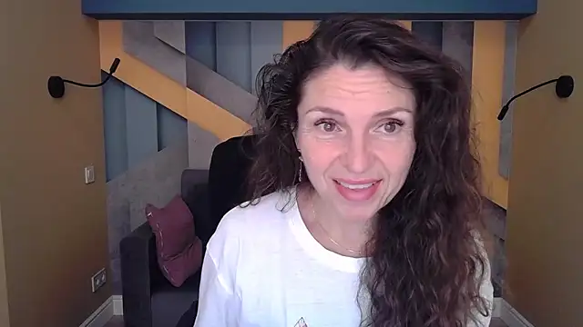 Snapshot of EllaLong chatting on September 2025 11:37:01 AM EllaLong online show from September 2025 11:37:01 AM