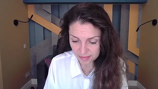 Snapshot of EllaLong chatting on October 2025 11:30:02 AM EllaLong online show from October 2025 11:30:02 AM