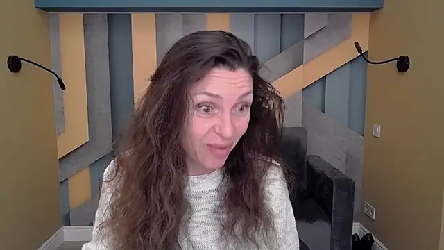 Snapshot of EllaLong chatting on October 2025 11:31:01 AM EllaLong online show from October 2025 11:31:01 AM