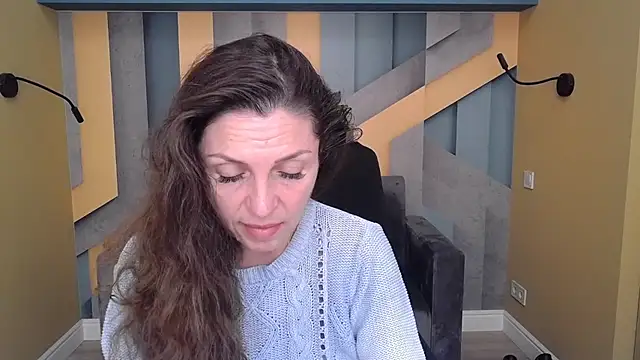 Snapshot of EllaLong chatting on October 2025 11:32:02 AM EllaLong online show from October 2025 11:32:02 AM