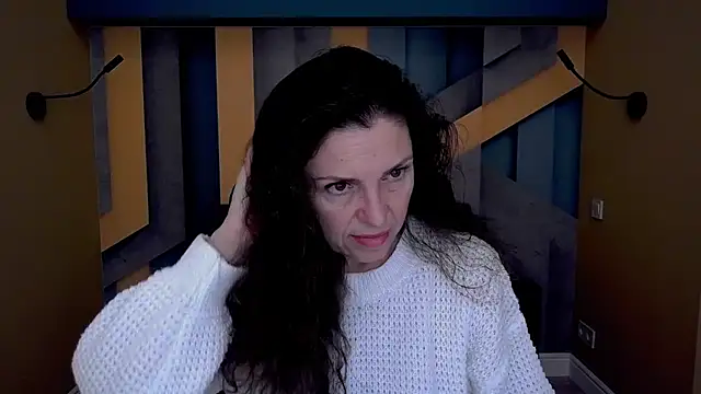 Snapshot of EllaLong chatting on November 2025 12:26:01 PM EllaLong online show from November 2025 12:26:01 PM