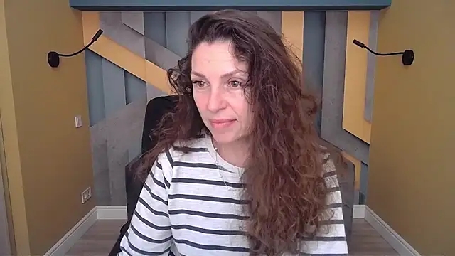 EllaLong online show from November 2025 12:30:01 PM