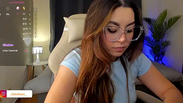 dakottaa  online show from October 2025 11:38:01 PM