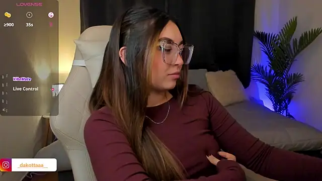 dakottaa  online show from November 2025 11:38:01 PM