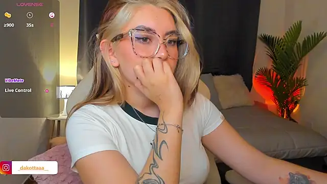 dakottaa  online show from April 2026 02:27:02 AM