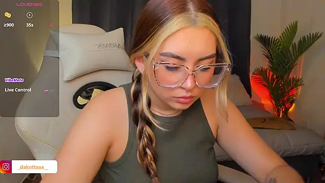dakottaa  online show from April 2026 01:12:01 AM
