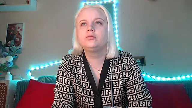 Snapshot of Karolina_love_ chatting on January 2025 06:13:01 PM Karolina love online show from January 2025 06:13:01 PM