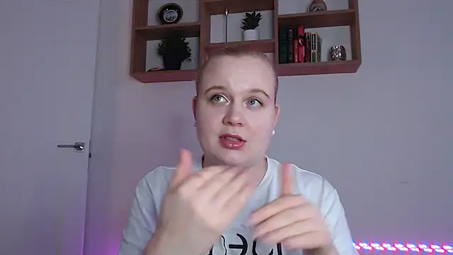 Karolina love  online show from December 2025 11:41:01 AM