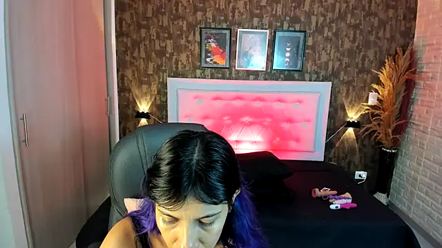 Snapshot of kitty__horny chatting on February 2025 10:48:02 AM kitty horny online show from February 2025 10:48:02 AM