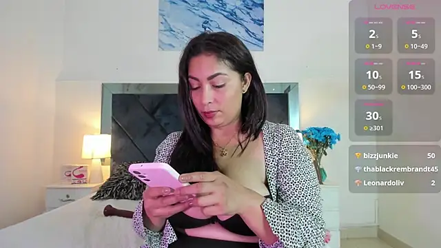 Snapshot of Lauralove_69 chatting on March 2025 01:53:02 AM Lauralove 69 online show from March 2025 01:53:02 AM