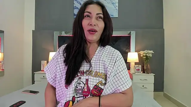 Snapshot of Lauralove_69 chatting on November 2025 01:00:02 PM Lauralove 69 online show from November 2025 01:00:02 PM