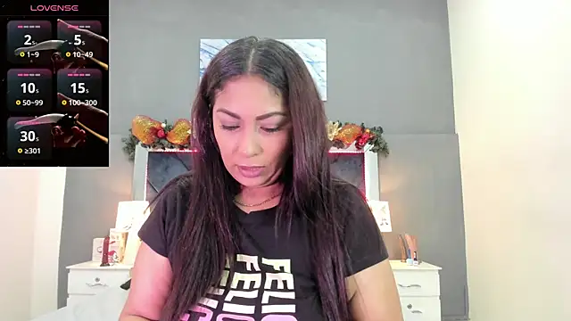 Snapshot of Lauralove_69 chatting on December 2025 08:39:02 PM Lauralove 69 online show from December 2025 08:39:02 PM