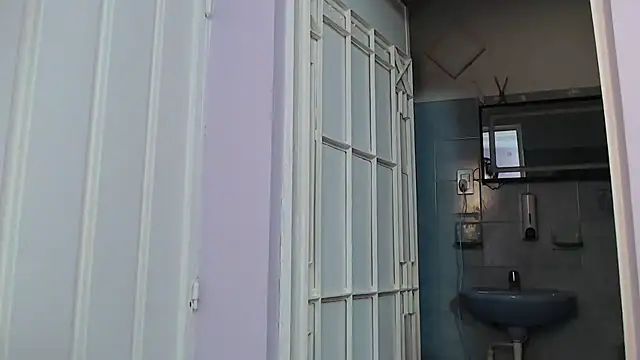 Snapshot of LilaSuni chatting on October 2025 06:19:01 PM LilaSuni online show from October 2025 06:19:01 PM