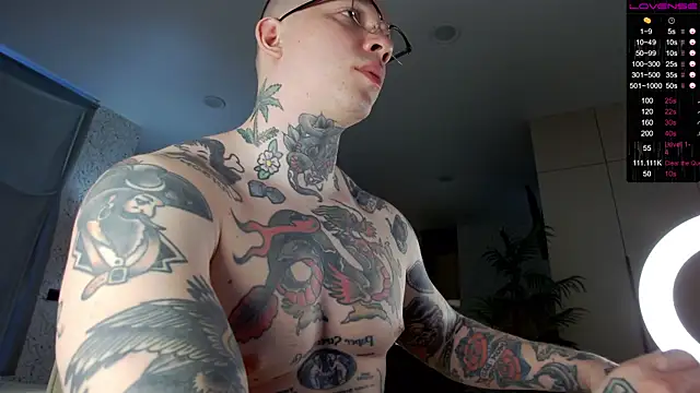 Snapshot of Tommy_cat chatting on December 2024 05:10:01 AM Tommy cat online show from December 2024 05:10:01 AM