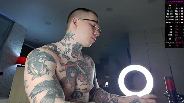 Snapshot of Tommy_cat chatting on December 2024 05:14:02 AM Tommy cat online show from December 2024 05:14:02 AM