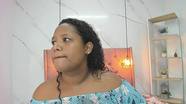 Snapshot of Belle_Brunette chatting on October 2025 09:34:01 PM Belle Brunette online show from October 2025 09:34:01 PM