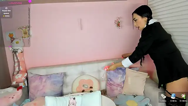 tinysara online show from December 2025 04:25:01 PM