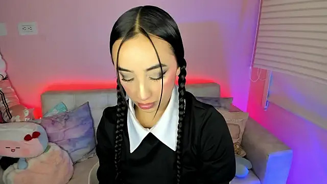 tinysara online show from April 2026 04:26:01 PM