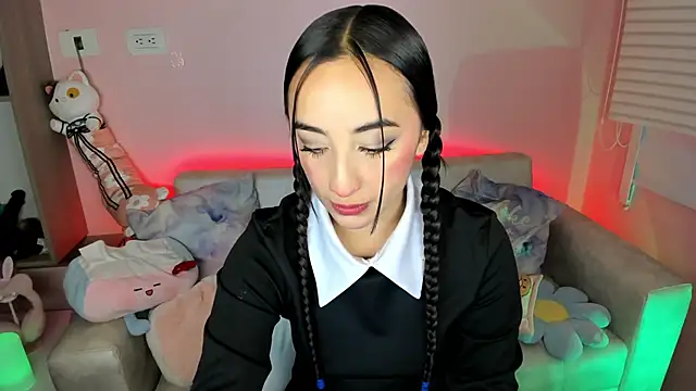 tinysara online show from May 2026 04:34:01 PM