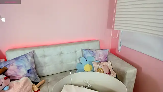 tinysara online show from June 2026 04:33:01 PM
